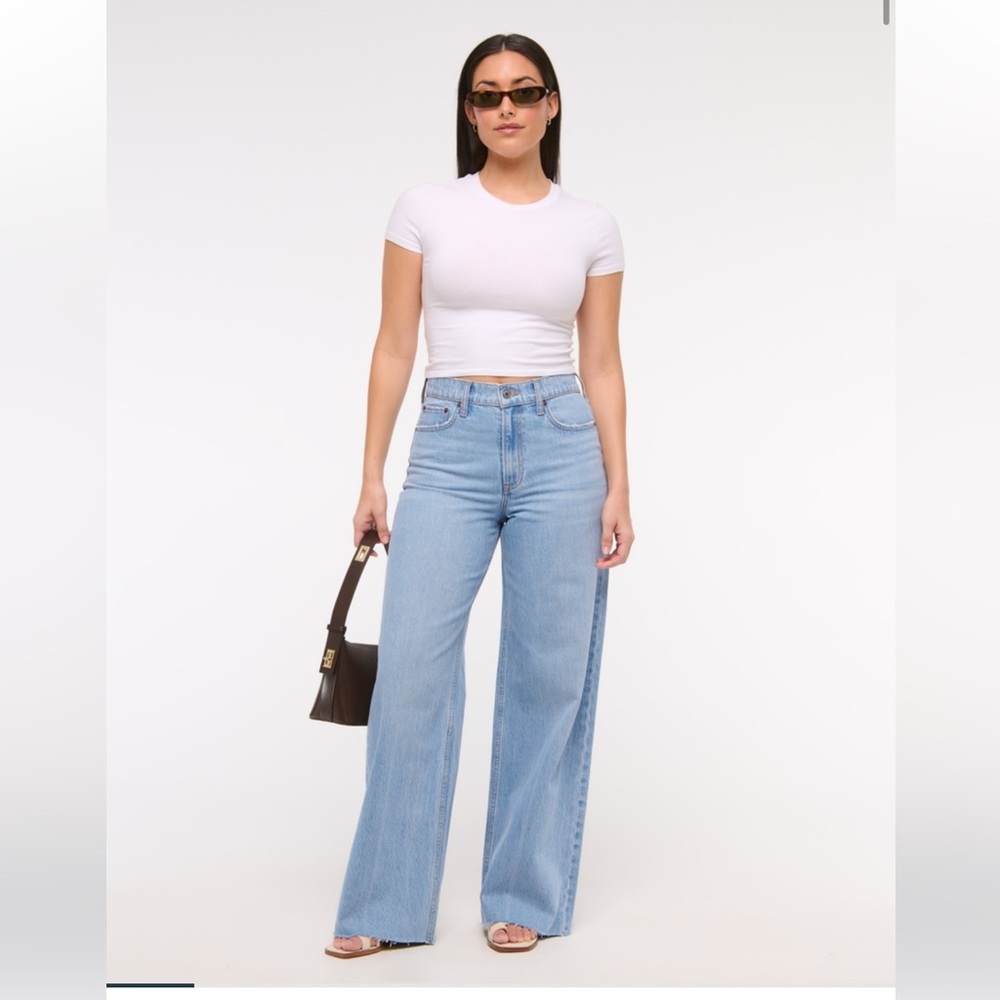 Abercrombie & Fitch Blue Curve Love High Rise Wide Leg Jeans - Picture 2 of 7